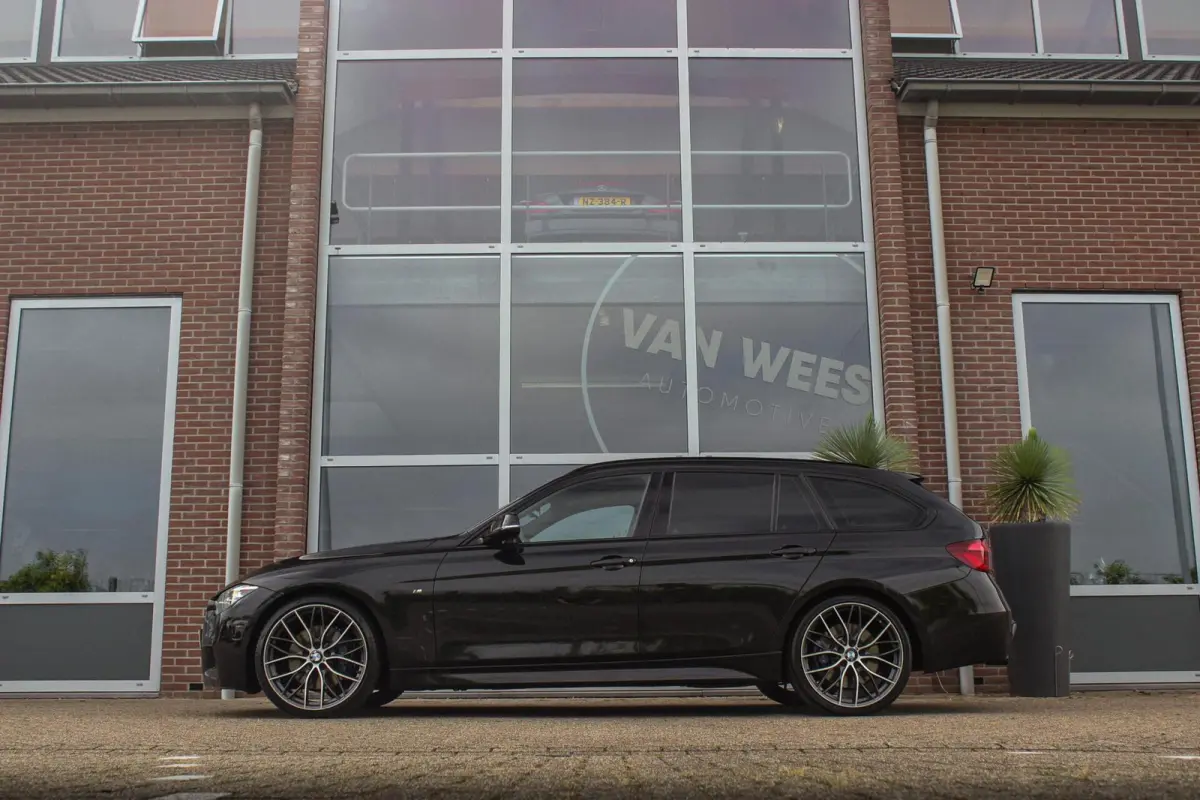 320i Edition M Sport Shadow | 2e eigenaar | NL auto | Harman Kardon | Head-up | DAB | Camera | Keyless entry | Panoramadak | LED | Stoelverwarming | PDC