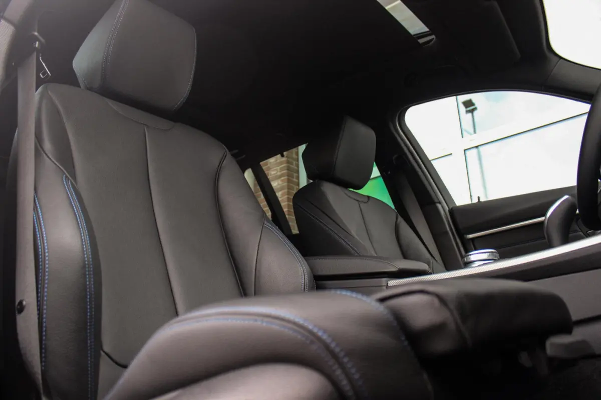 320i Edition M Sport Shadow | 2e eigenaar | NL auto | Harman Kardon | Head-up | DAB | Camera | Keyless entry | Panoramadak | LED | Stoelverwarming | PDC