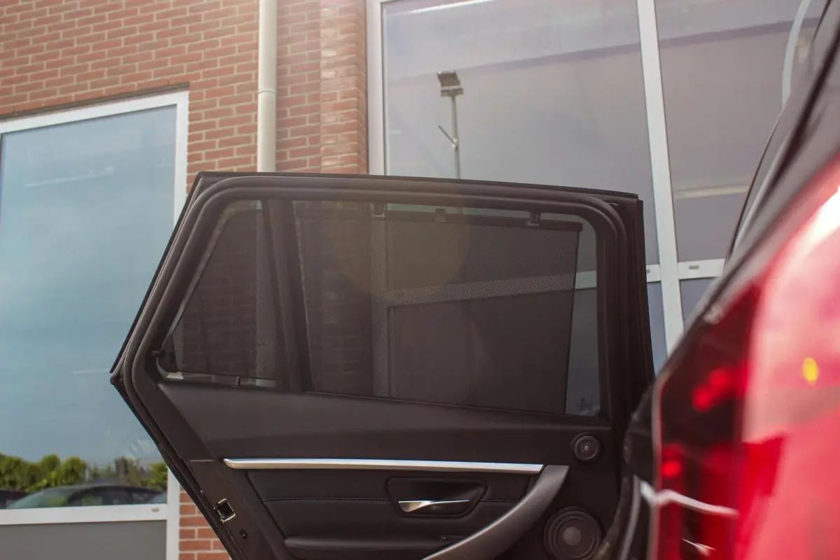 320i Edition M Sport Shadow | 2e eigenaar | NL auto | Harman Kardon | Head-up | DAB | Camera | Keyless entry | Panoramadak | LED | Stoelverwarming | PDC