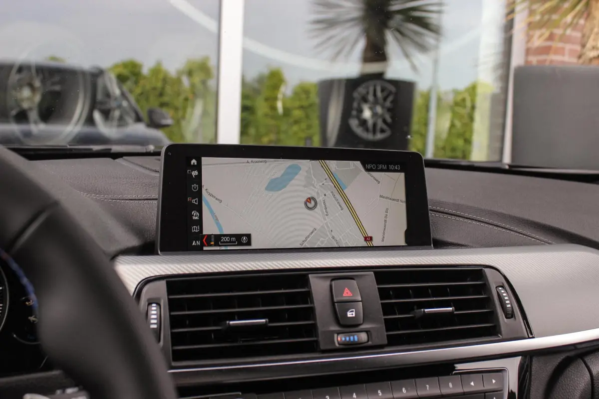 320i Edition M Sport Shadow | 2e eigenaar | NL auto | Harman Kardon | Head-up | DAB | Camera | Keyless entry | Panoramadak | LED | Stoelverwarming | PDC