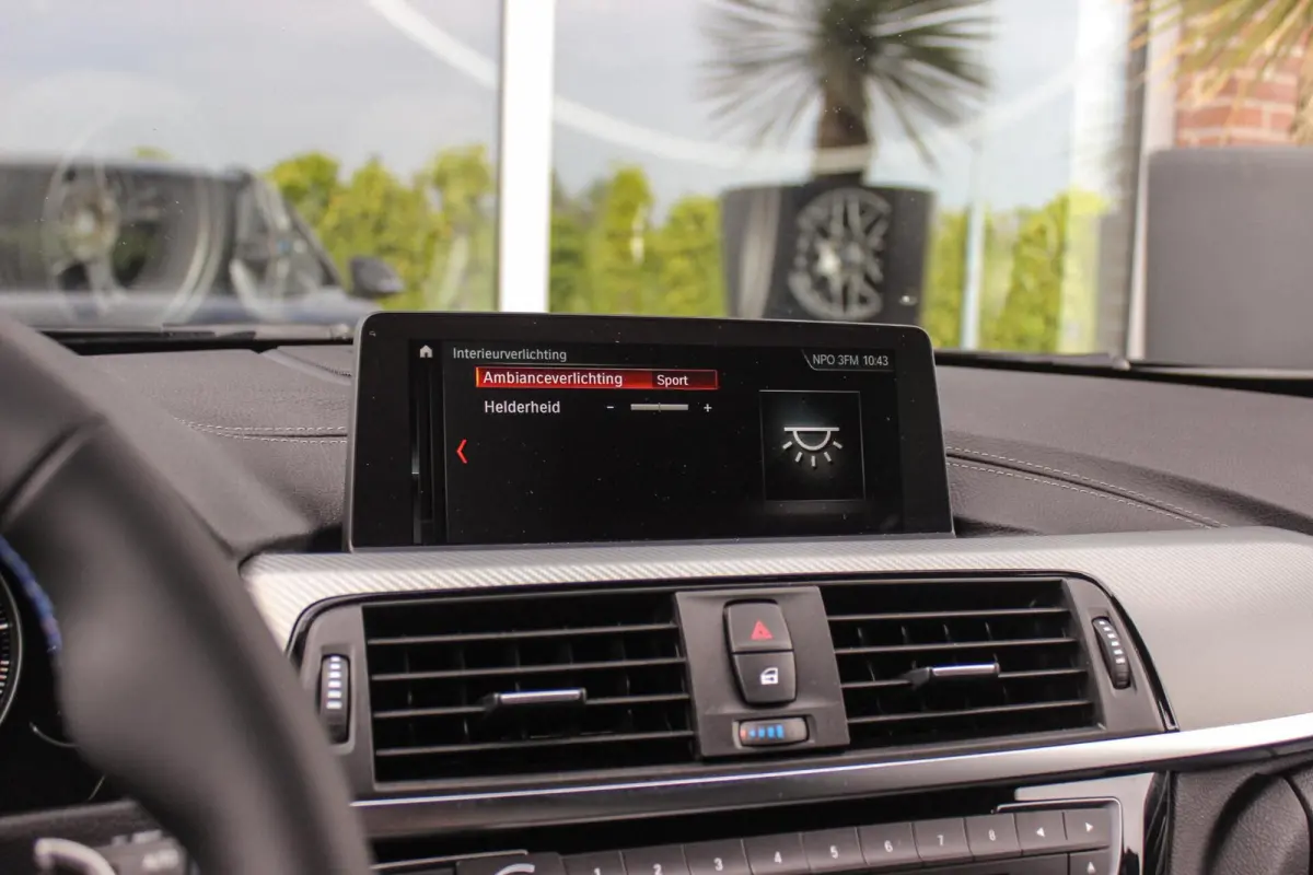 320i Edition M Sport Shadow | 2e eigenaar | NL auto | Harman Kardon | Head-up | DAB | Camera | Keyless entry | Panoramadak | LED | Stoelverwarming | PDC