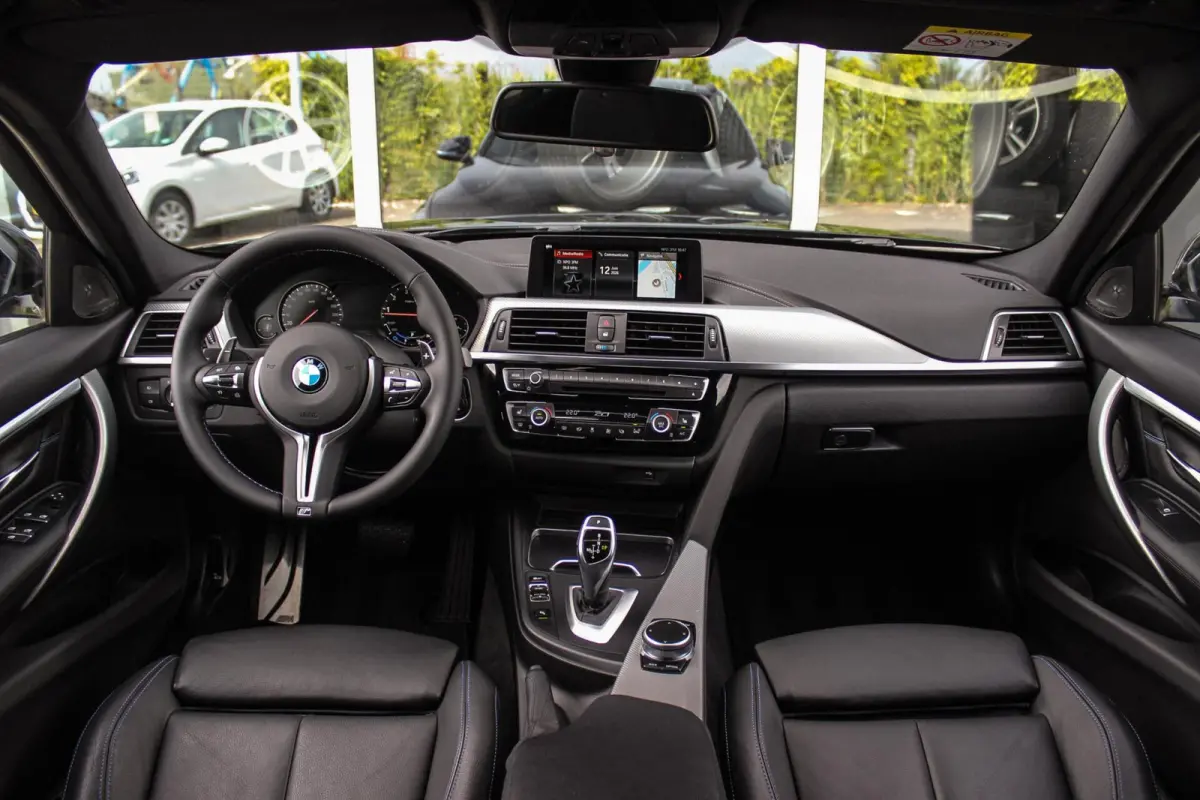 320i Edition M Sport Shadow | 2e eigenaar | NL auto | Harman Kardon | Head-up | DAB | Camera | Keyless entry | Panoramadak | LED | Stoelverwarming | PDC