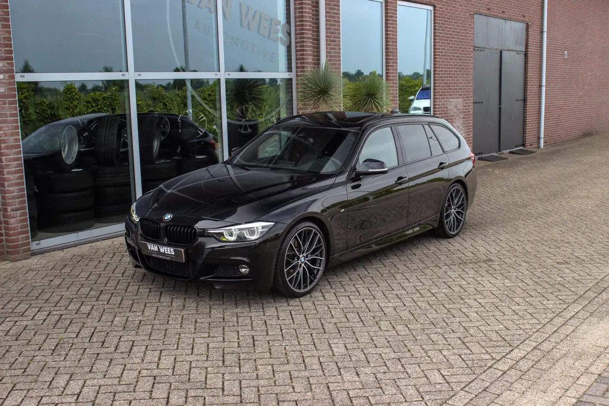 320i Edition M Sport Shadow | 2e eigenaar | NL auto | Harman Kardon | Head-up | DAB | Camera | Keyless entry | Panoramadak | LED | Stoelverwarming | PDC