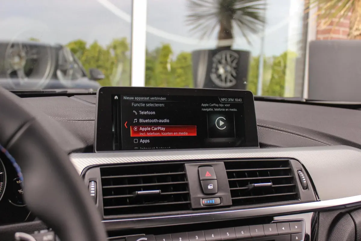 320i Edition M Sport Shadow | 2e eigenaar | NL auto | Harman Kardon | Head-up | DAB | Camera | Keyless entry | Panoramadak | LED | Stoelverwarming | PDC
