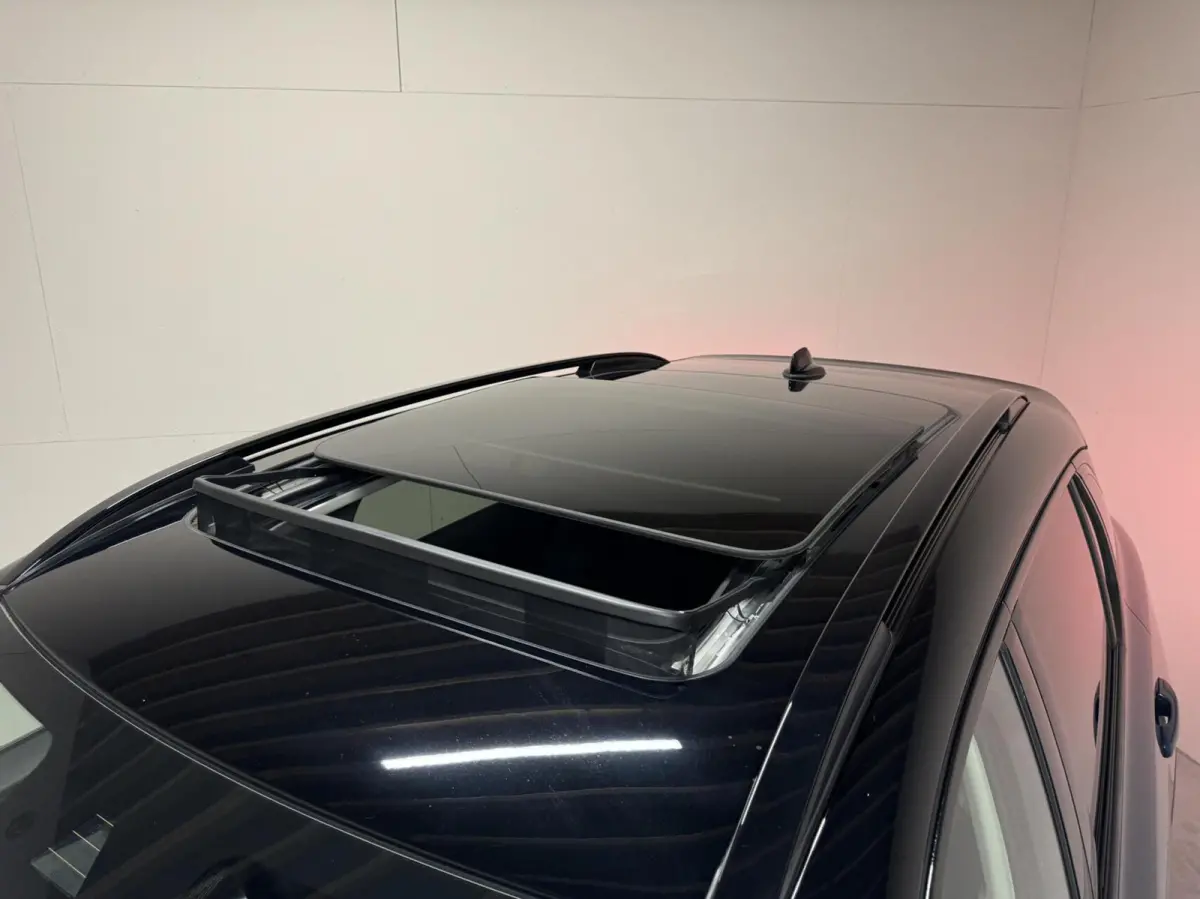1.5 Plug-in Black Edition Pano Sfeer. CarPlay 360° Trekh.