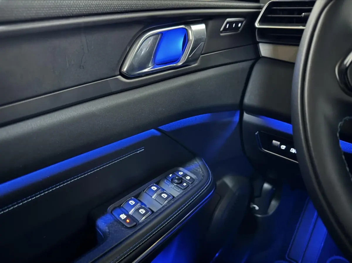 1.5 Plug-in Black Edition Pano Sfeer. CarPlay 360° Trekh.
