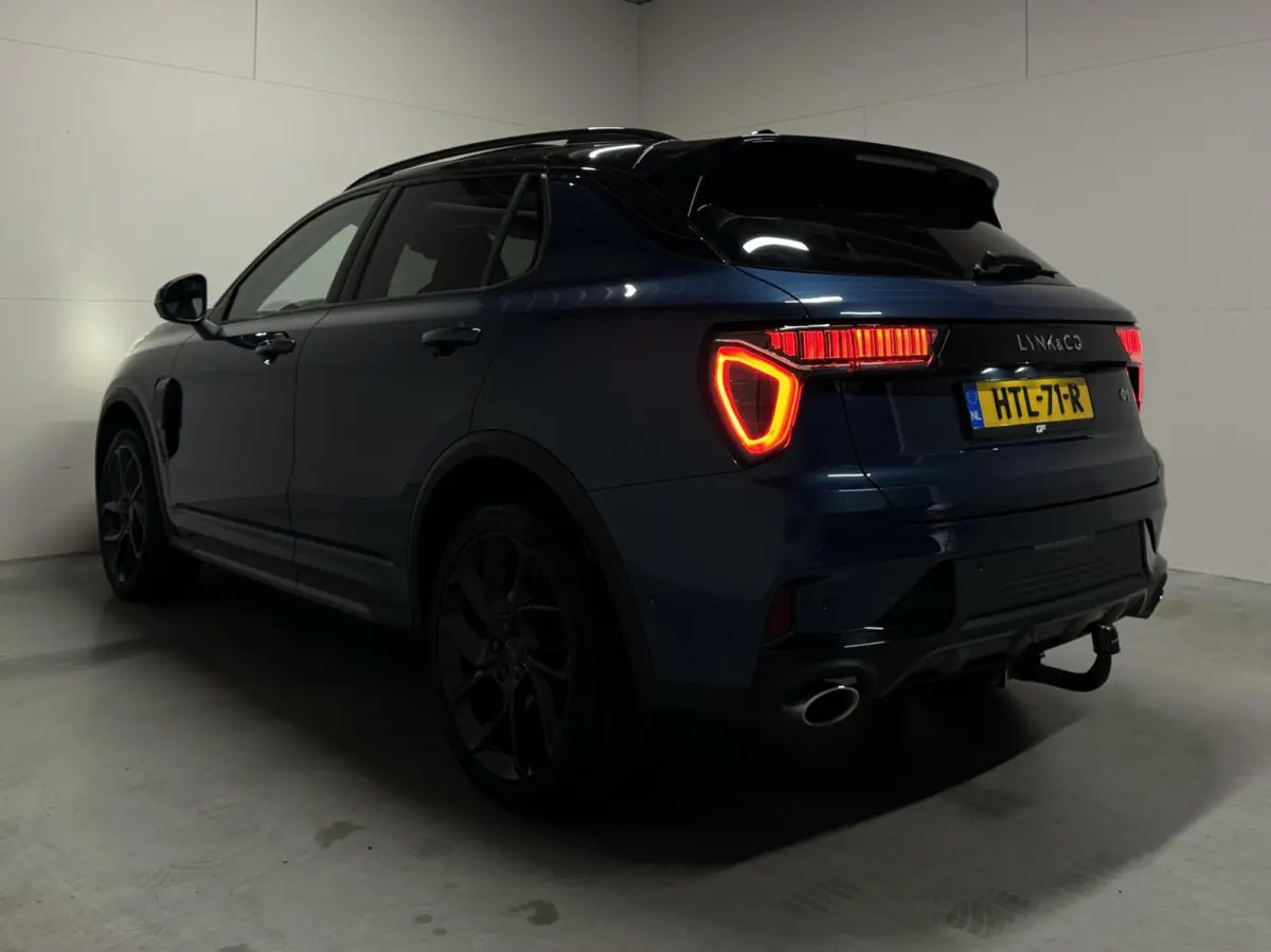 1.5 Plug-in Black Edition Pano Sfeer. CarPlay 360° Trekh.