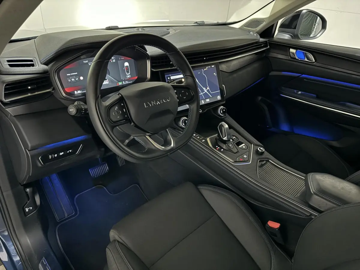 1.5 Plug-in Black Edition Pano Sfeer. CarPlay 360° Trekh.