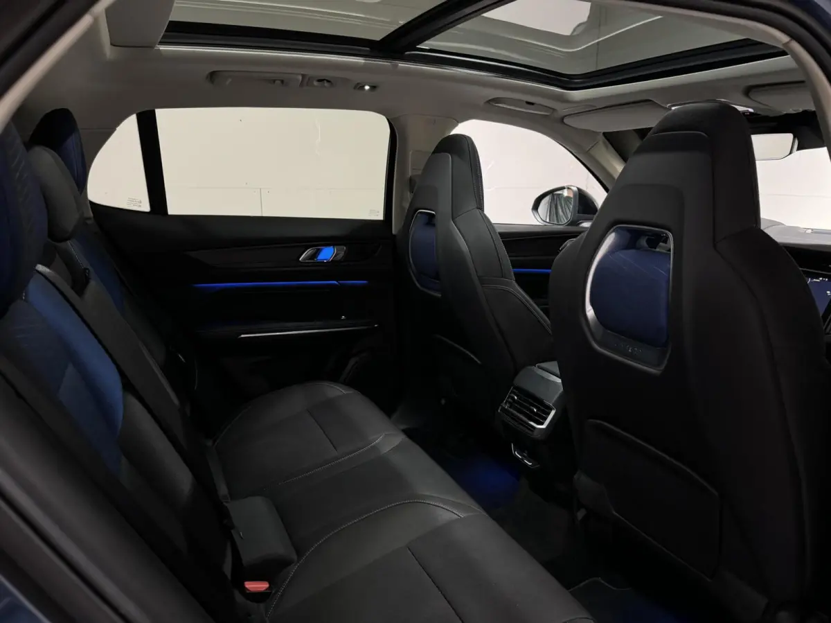 1.5 Plug-in Black Edition Pano Sfeer. CarPlay 360° Trekh.
