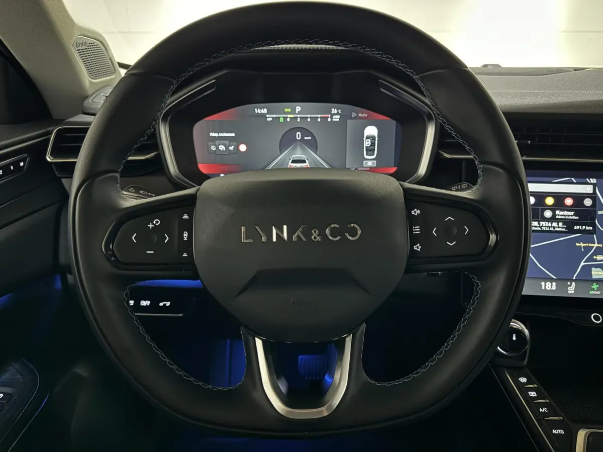 1.5 Plug-in Black Edition Pano Sfeer. CarPlay 360° Trekh.