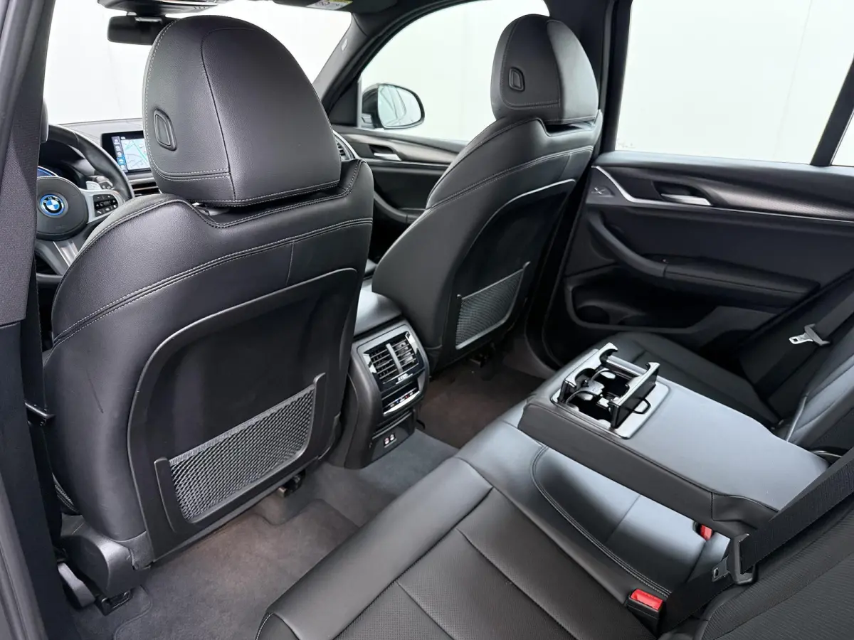xDrive30e VAN: 40.900,- VOOR: 38.899,- UW HERFSTVOORDEEL: 2.001,- M-SPORT| DEALER ONDERHOUDEN| CAMERA| ELEKTRISCHE ACHTERKLEP| APPLE CARPLAY| RIJKLAARPRIJS