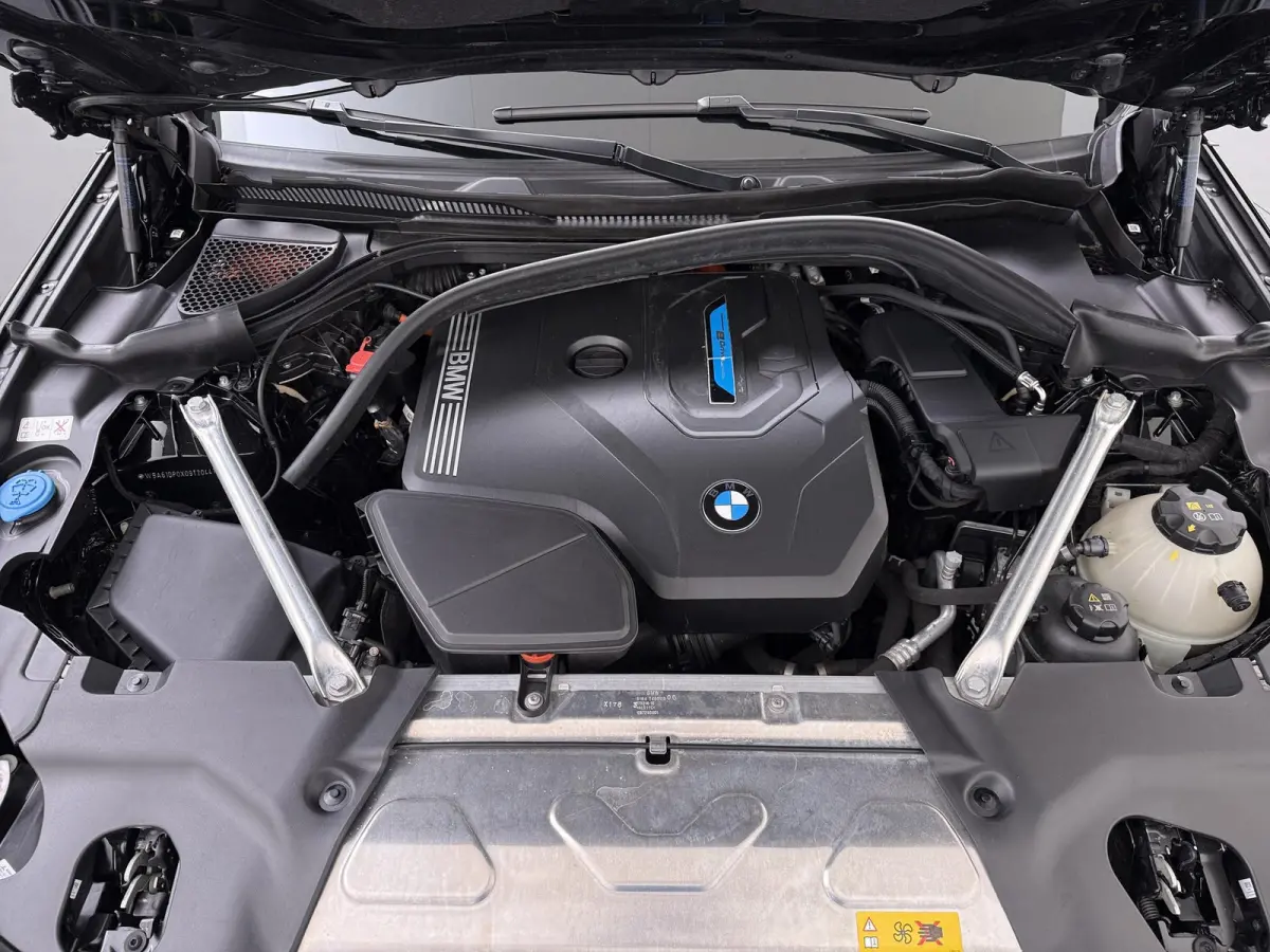 xDrive30e VAN: 40.900,- VOOR: 38.899,- UW HERFSTVOORDEEL: 2.001,- M-SPORT| DEALER ONDERHOUDEN| CAMERA| ELEKTRISCHE ACHTERKLEP| APPLE CARPLAY| RIJKLAARPRIJS