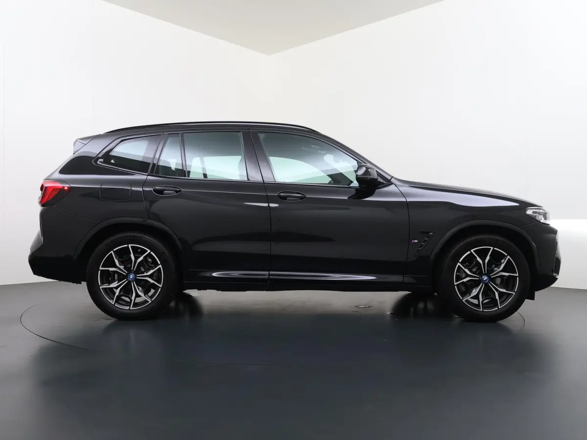 xDrive30e VAN: 40.900,- VOOR: 38.899,- UW HERFSTVOORDEEL: 2.001,- M-SPORT| DEALER ONDERHOUDEN| CAMERA| ELEKTRISCHE ACHTERKLEP| APPLE CARPLAY| RIJKLAARPRIJS