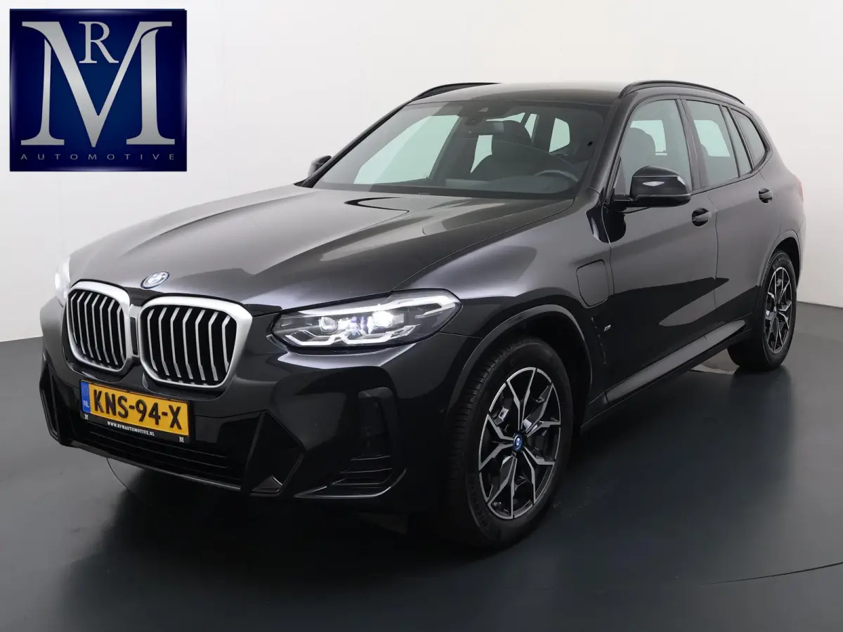 xDrive30e VAN: 40.900,- VOOR: 38.899,- UW HERFSTVOORDEEL: 2.001,- M-SPORT| DEALER ONDERHOUDEN| CAMERA| ELEKTRISCHE ACHTERKLEP| APPLE CARPLAY| RIJKLAARPRIJS