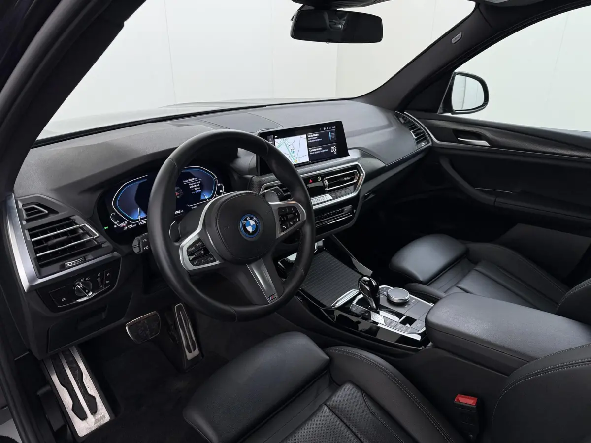 xDrive30e VAN: 40.900,- VOOR: 38.899,- UW HERFSTVOORDEEL: 2.001,- M-SPORT| DEALER ONDERHOUDEN| CAMERA| ELEKTRISCHE ACHTERKLEP| APPLE CARPLAY| RIJKLAARPRIJS