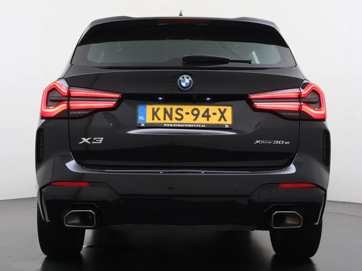 xDrive30e VAN: 40.900,- VOOR: 38.899,- UW HERFSTVOORDEEL: 2.001,- M-SPORT| DEALER ONDERHOUDEN| CAMERA| ELEKTRISCHE ACHTERKLEP| APPLE CARPLAY| RIJKLAARPRIJS