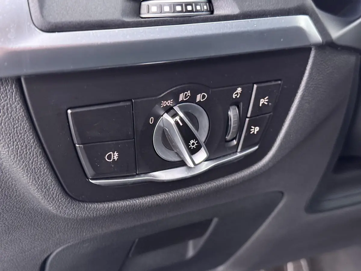 xDrive30e VAN: 40.900,- VOOR: 38.899,- UW HERFSTVOORDEEL: 2.001,- M-SPORT| DEALER ONDERHOUDEN| CAMERA| ELEKTRISCHE ACHTERKLEP| APPLE CARPLAY| RIJKLAARPRIJS