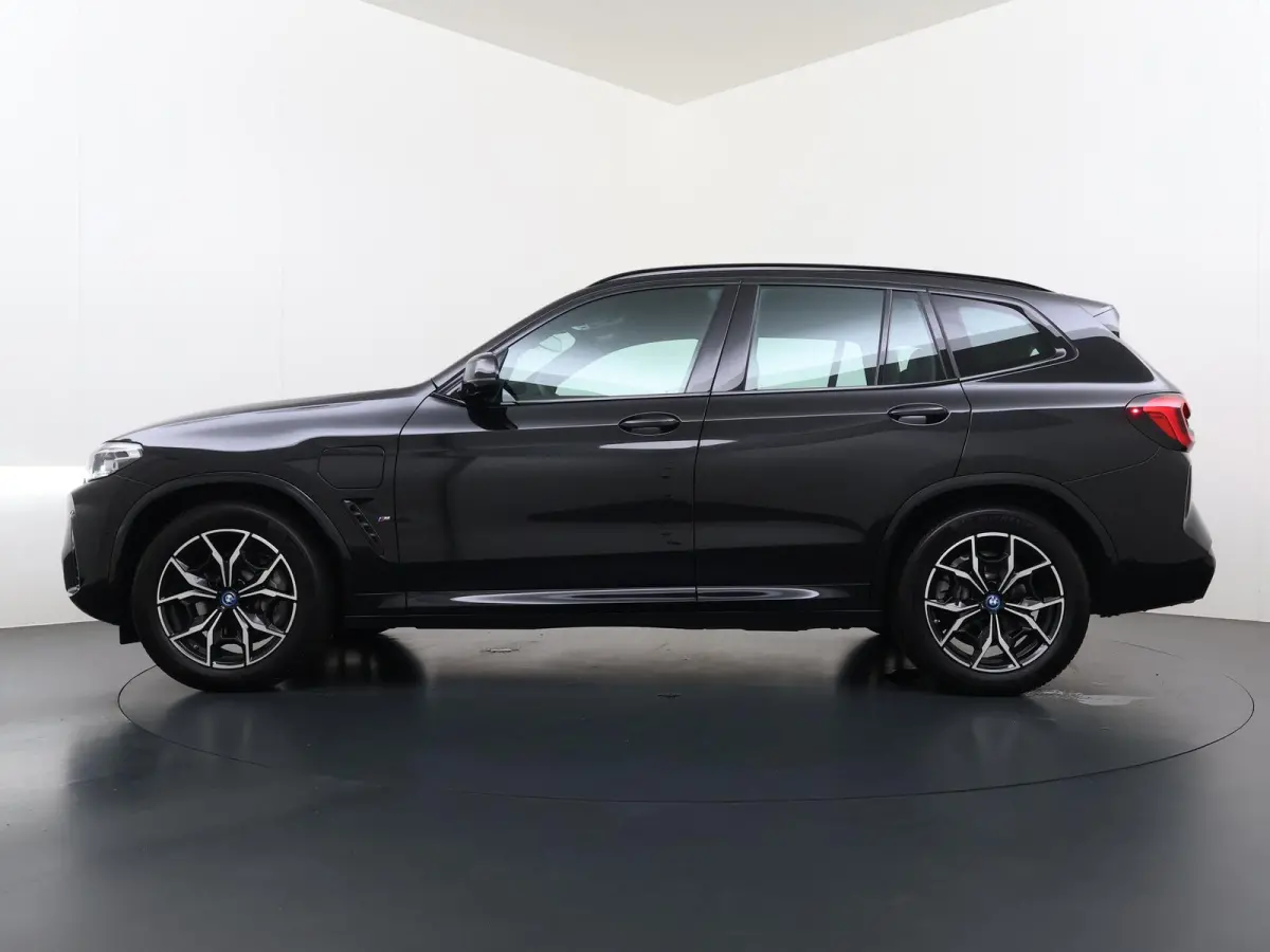 xDrive30e VAN: 40.900,- VOOR: 38.899,- UW HERFSTVOORDEEL: 2.001,- M-SPORT| DEALER ONDERHOUDEN| CAMERA| ELEKTRISCHE ACHTERKLEP| APPLE CARPLAY| RIJKLAARPRIJS