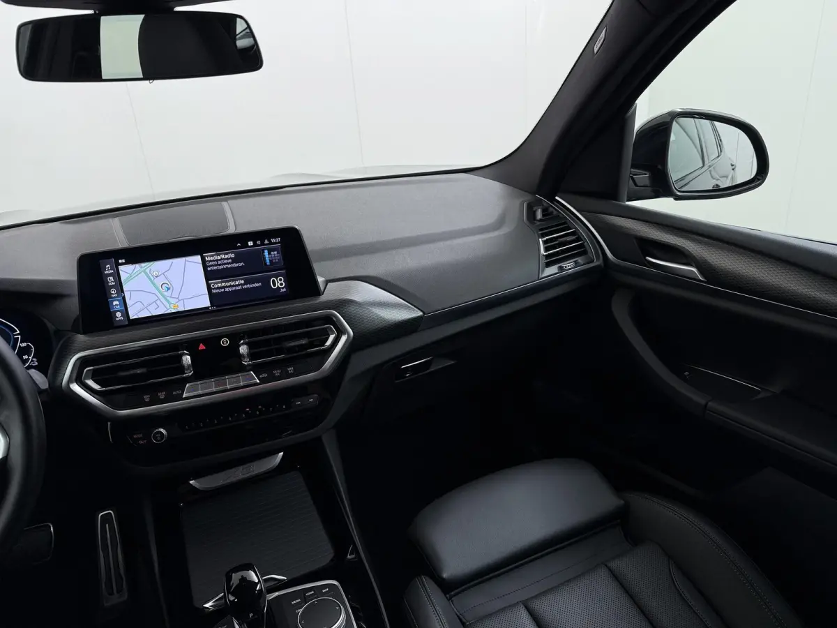 xDrive30e VAN: 40.900,- VOOR: 38.899,- UW HERFSTVOORDEEL: 2.001,- M-SPORT| DEALER ONDERHOUDEN| CAMERA| ELEKTRISCHE ACHTERKLEP| APPLE CARPLAY| RIJKLAARPRIJS