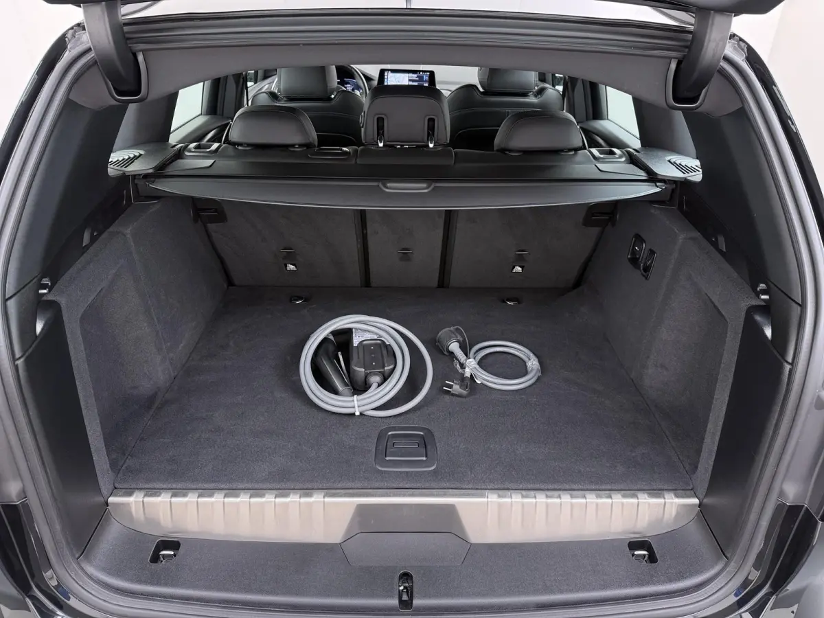 xDrive30e VAN: 40.900,- VOOR: 38.899,- UW HERFSTVOORDEEL: 2.001,- M-SPORT| DEALER ONDERHOUDEN| CAMERA| ELEKTRISCHE ACHTERKLEP| APPLE CARPLAY| RIJKLAARPRIJS