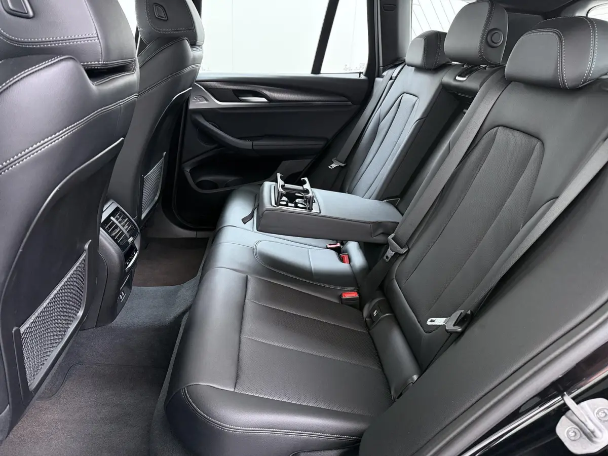 xDrive30e VAN: 40.900,- VOOR: 38.899,- UW HERFSTVOORDEEL: 2.001,- M-SPORT| DEALER ONDERHOUDEN| CAMERA| ELEKTRISCHE ACHTERKLEP| APPLE CARPLAY| RIJKLAARPRIJS