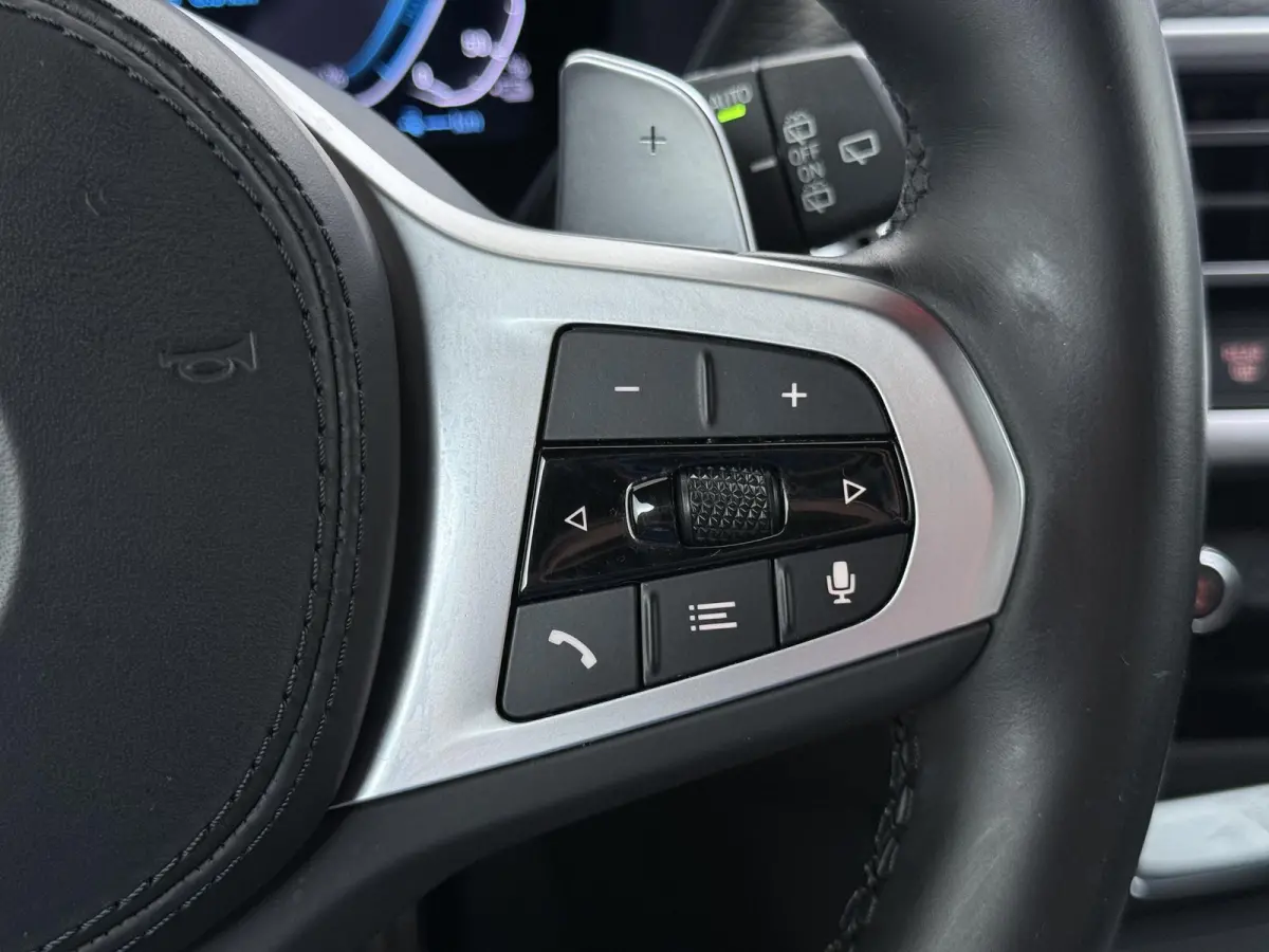 xDrive30e VAN: 40.900,- VOOR: 38.899,- UW HERFSTVOORDEEL: 2.001,- M-SPORT| DEALER ONDERHOUDEN| CAMERA| ELEKTRISCHE ACHTERKLEP| APPLE CARPLAY| RIJKLAARPRIJS