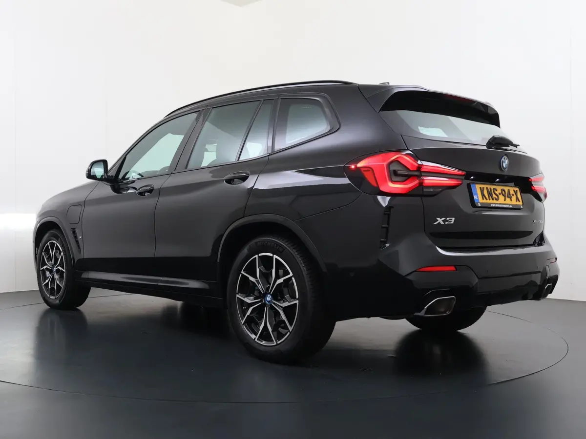 xDrive30e VAN: 40.900,- VOOR: 38.899,- UW HERFSTVOORDEEL: 2.001,- M-SPORT| DEALER ONDERHOUDEN| CAMERA| ELEKTRISCHE ACHTERKLEP| APPLE CARPLAY| RIJKLAARPRIJS