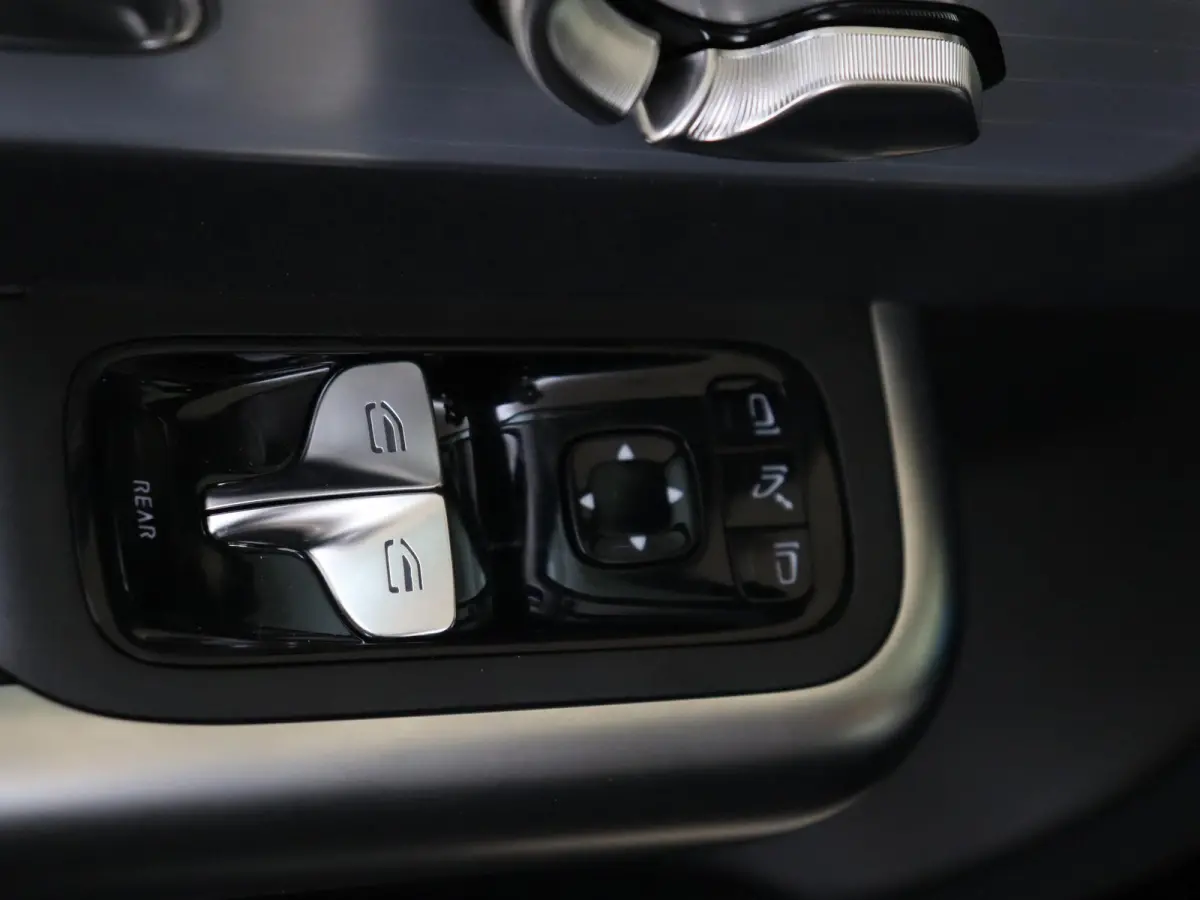 250+ Business Solution AMG 85.5 kWh Premium - Nightpakket - Multibeam - Memorypakket - Carplay