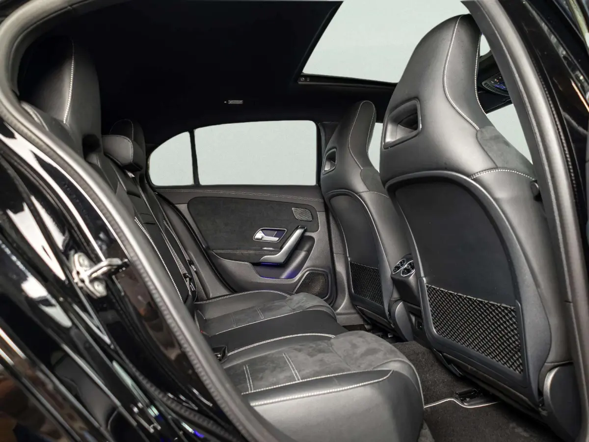 Hatchback 180 Business Solution AMG | Panorama dak