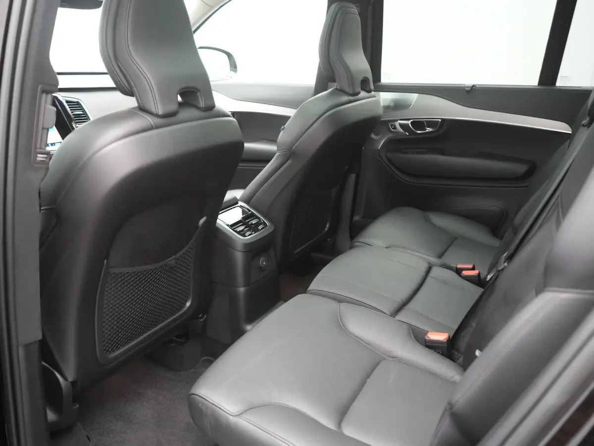 T8 Recharge AWD Ultimate Dark 7 Persoons 456pk PHEV LONG RANGE Dealer O.H | Trekhaak af Fabriek | Bowers & Wilkins | Panodak | 22"L.M | Adaptive Cruise | Head Up | Alcantara Hemel | Pilot As