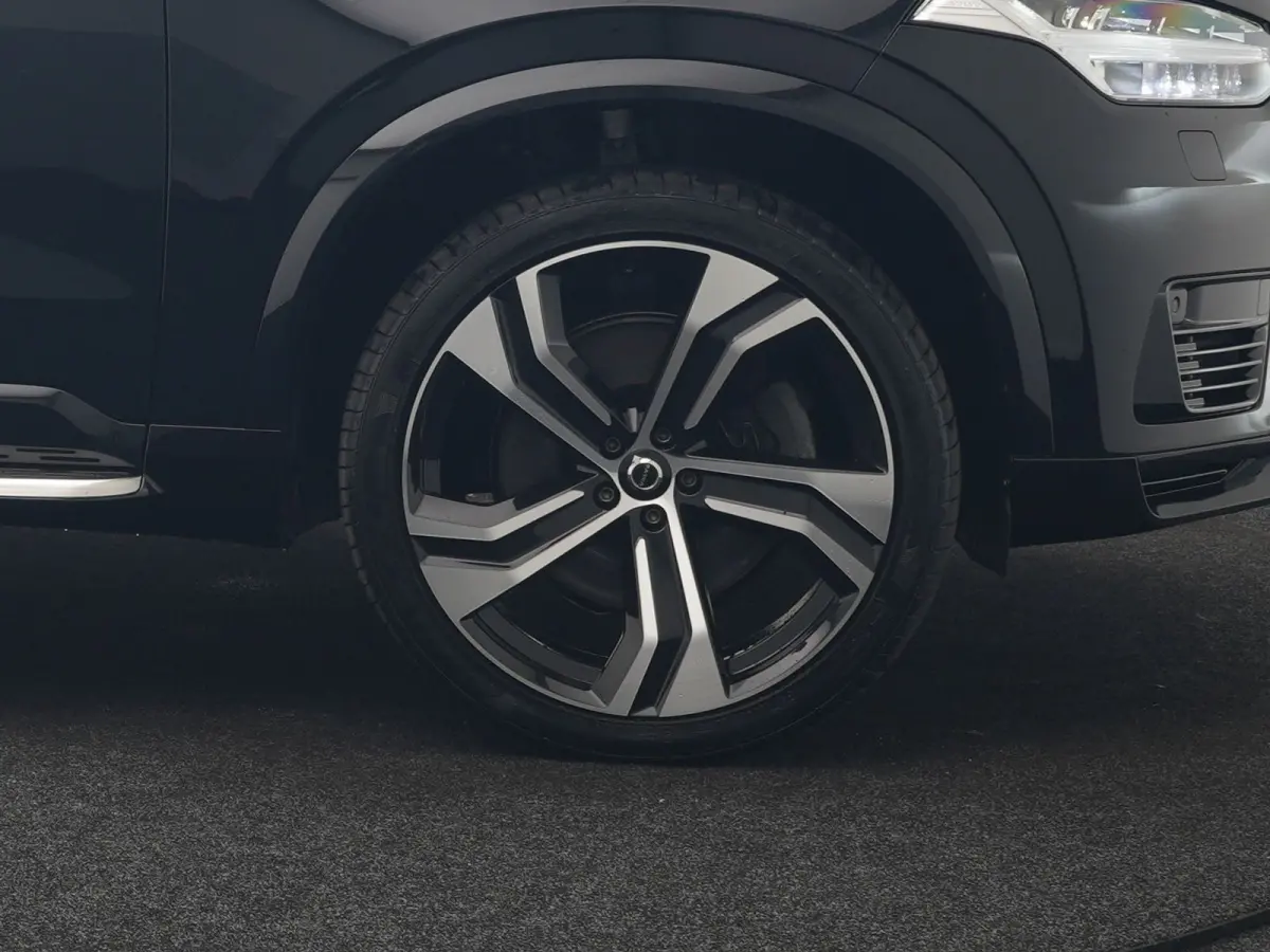 T8 Recharge AWD Ultimate Dark 7 Persoons 456pk PHEV LONG RANGE Dealer O.H | Trekhaak af Fabriek | Bowers & Wilkins | Panodak | 22"L.M | Adaptive Cruise | Head Up | Alcantara Hemel | Pilot As