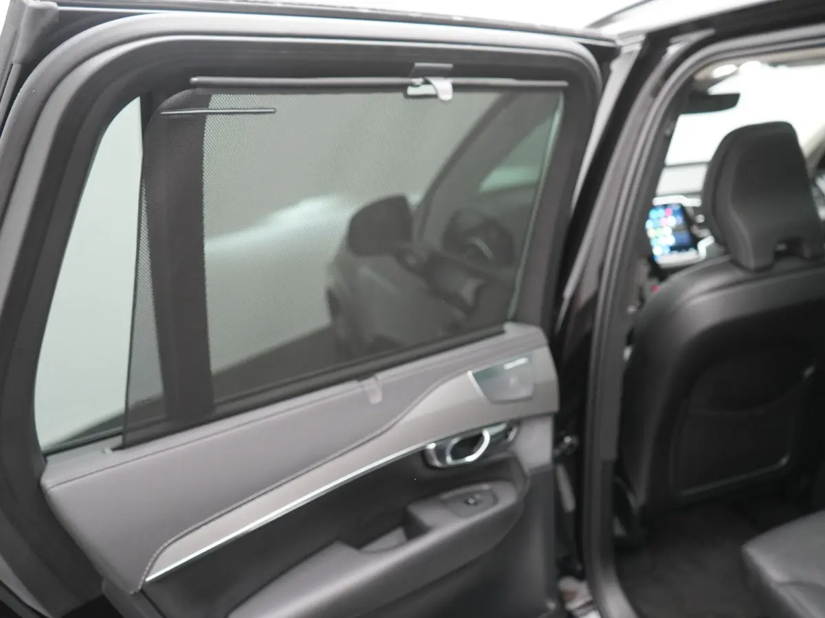T8 Recharge AWD Ultimate Dark 7 Persoons 456pk PHEV LONG RANGE Dealer O.H | Trekhaak af Fabriek | Bowers & Wilkins | Panodak | 22"L.M | Adaptive Cruise | Head Up | Alcantara Hemel | Pilot As