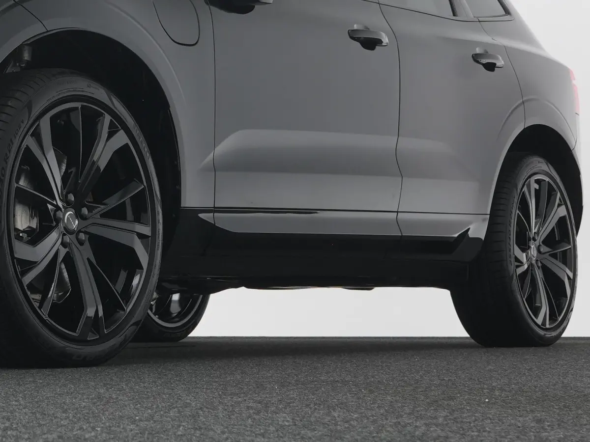 T6 Recharge AWD Plus Black Edition | Facelift | Nappa Leder | Head-Up | 360° | Harman/Kardon | Panoramadak | Trekhaak | Stoelventilatie | Adaptive Cruise | BLIS
