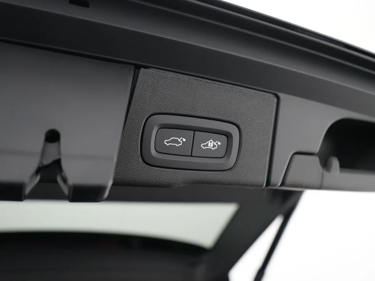 T6 Recharge AWD Plus Black Edition | Facelift | Nappa Leder | Head-Up | 360° | Harman/Kardon | Panoramadak | Trekhaak | Stoelventilatie | Adaptive Cruise | BLIS