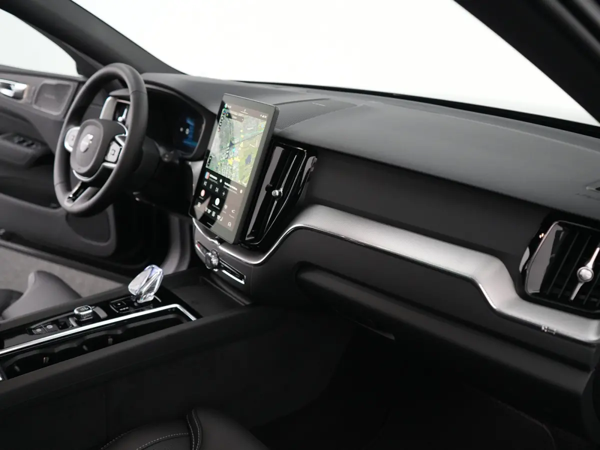 T6 Recharge AWD Plus Black Edition | Facelift | Nappa Leder | Head-Up | 360° | Harman/Kardon | Panoramadak | Trekhaak | Stoelventilatie | Adaptive Cruise | BLIS