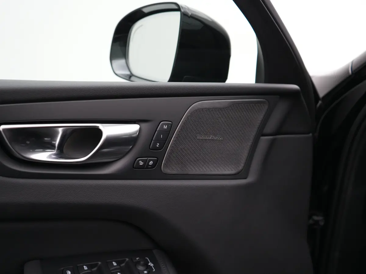 T6 Recharge AWD Plus Black Edition | Facelift | Nappa Leder | Head-Up | 360° | Harman/Kardon | Panoramadak | Trekhaak | Stoelventilatie | Adaptive Cruise | BLIS