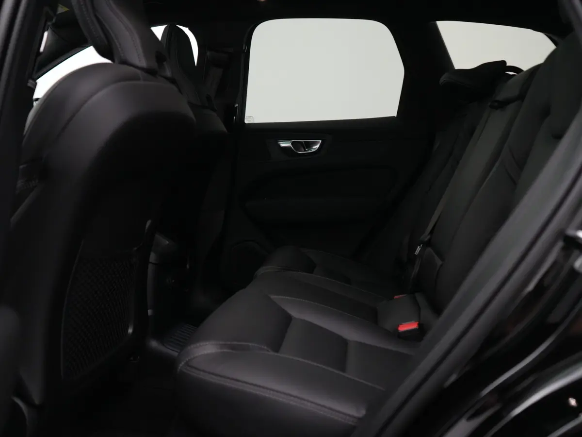 T6 Recharge AWD Plus Black Edition | Facelift | Nappa Leder | Head-Up | 360° | Harman/Kardon | Panoramadak | Trekhaak | Stoelventilatie | Adaptive Cruise | BLIS