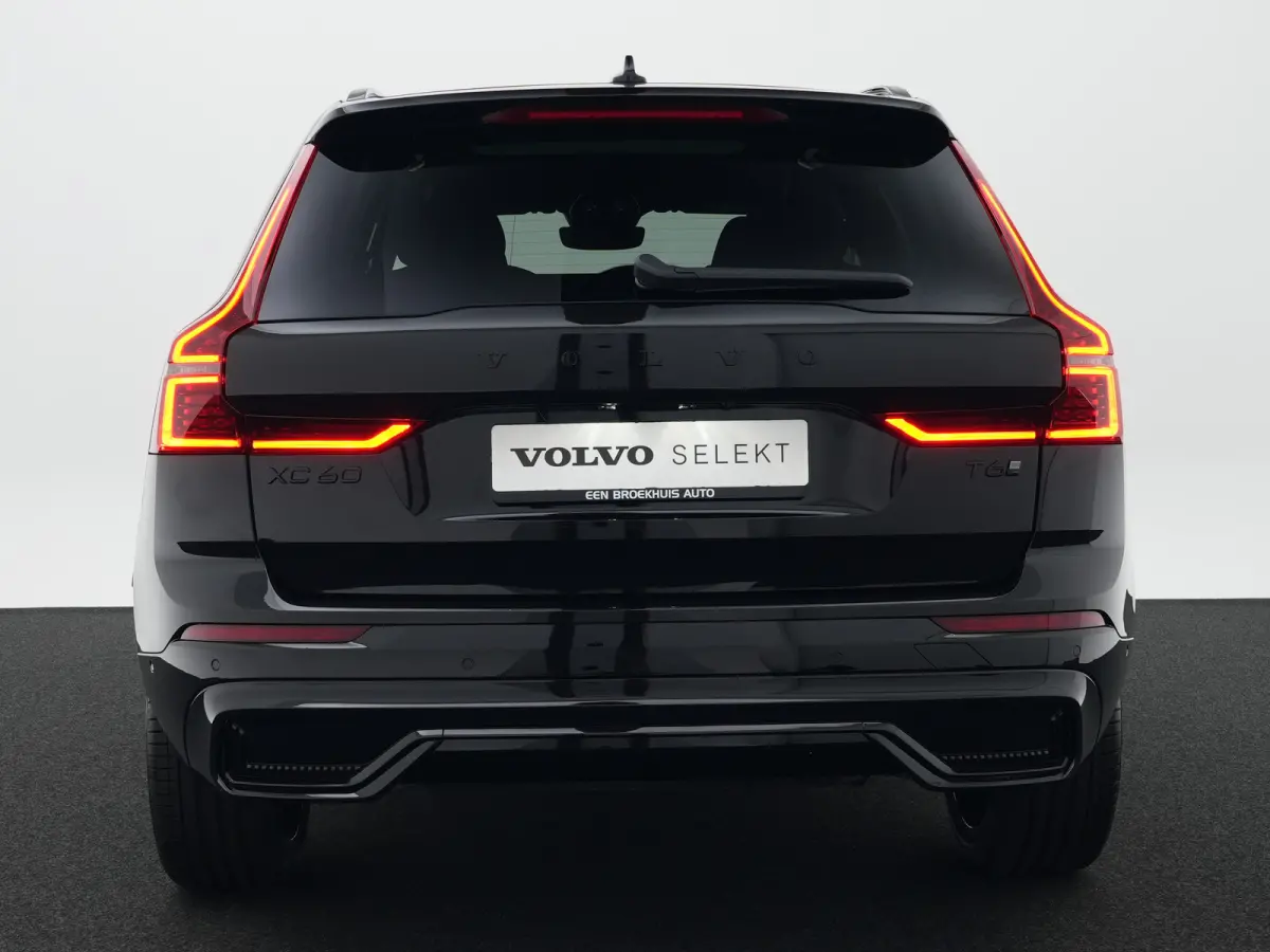 T6 Recharge AWD Plus Black Edition | Facelift | Nappa Leder | Head-Up | 360° | Harman/Kardon | Panoramadak | Trekhaak | Stoelventilatie | Adaptive Cruise | BLIS