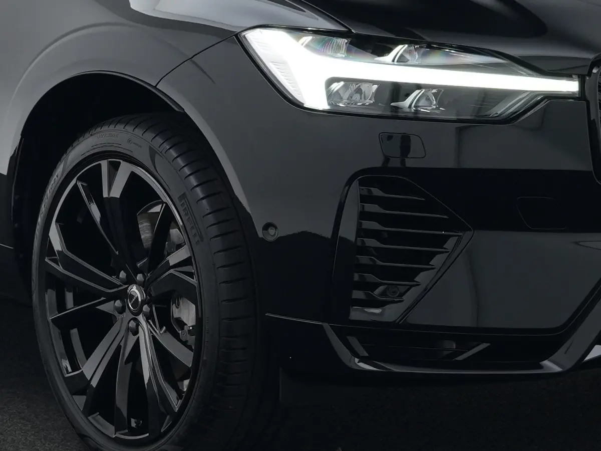 T6 Recharge AWD Plus Black Edition | Facelift | Nappa Leder | Head-Up | 360° | Harman/Kardon | Panoramadak | Trekhaak | Stoelventilatie | Adaptive Cruise | BLIS