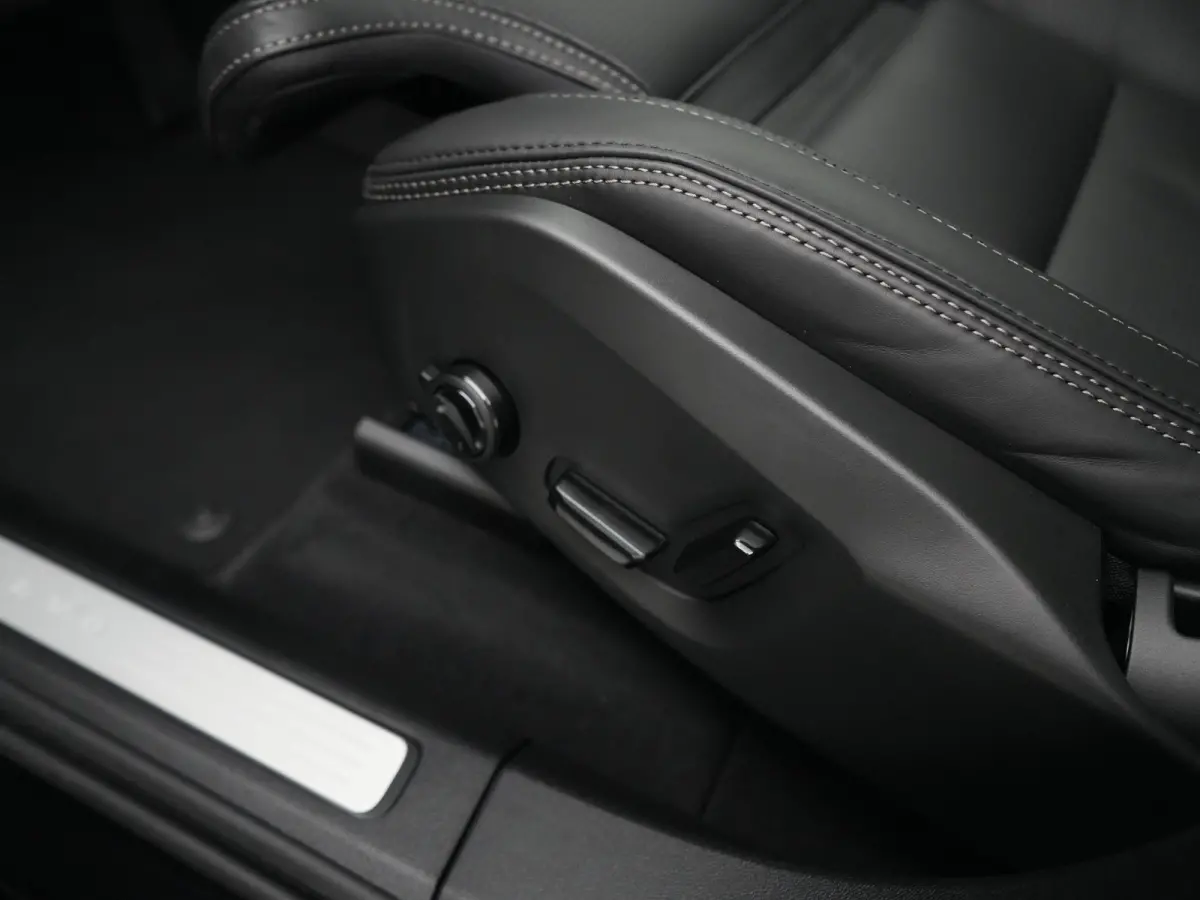 T6 Recharge AWD Plus Black Edition | Facelift | Nappa Leder | Head-Up | 360° | Harman/Kardon | Panoramadak | Trekhaak | Stoelventilatie | Adaptive Cruise | BLIS