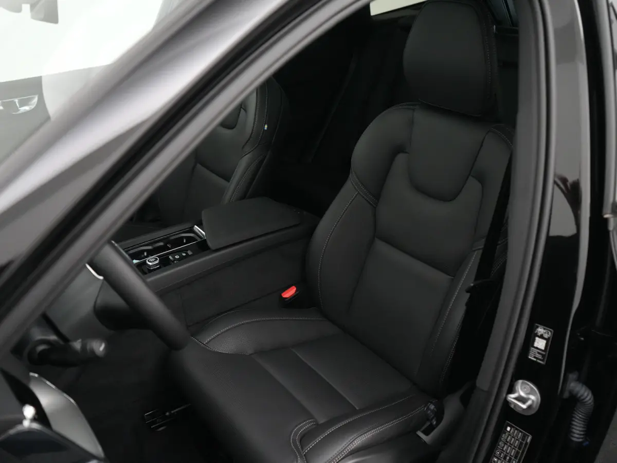 T6 Recharge AWD Plus Black Edition | Facelift | Nappa Leder | Head-Up | 360° | Harman/Kardon | Panoramadak | Trekhaak | Stoelventilatie | Adaptive Cruise | BLIS
