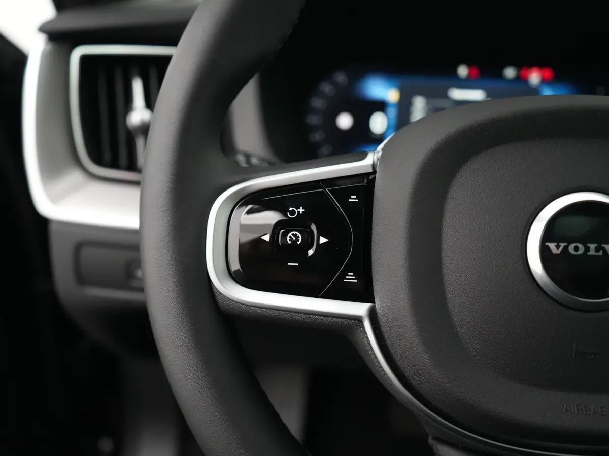 T6 Recharge AWD Plus Black Edition | Facelift | Nappa Leder | Head-Up | 360° | Harman/Kardon | Panoramadak | Trekhaak | Stoelventilatie | Adaptive Cruise | BLIS