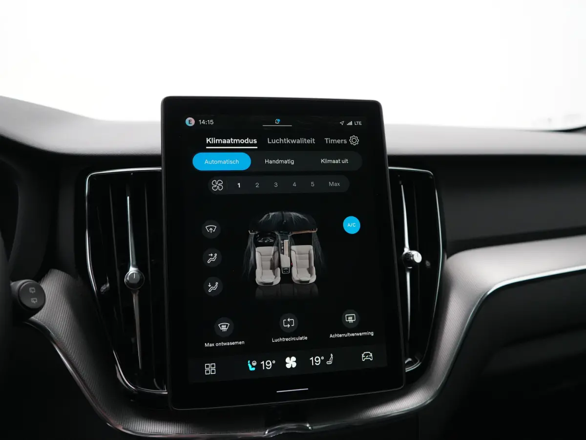 T6 Recharge AWD Plus Black Edition | Facelift | Nappa Leder | Head-Up | 360° | Harman/Kardon | Panoramadak | Trekhaak | Stoelventilatie | Adaptive Cruise | BLIS
