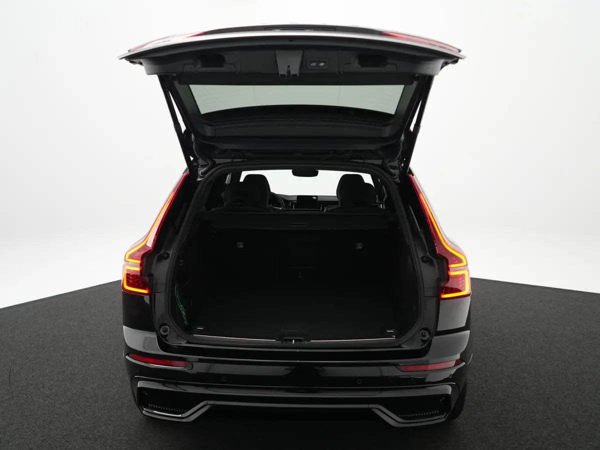 T6 Recharge AWD Plus Black Edition | Facelift | Nappa Leder | Head-Up | 360° | Harman/Kardon | Panoramadak | Trekhaak | Stoelventilatie | Adaptive Cruise | BLIS