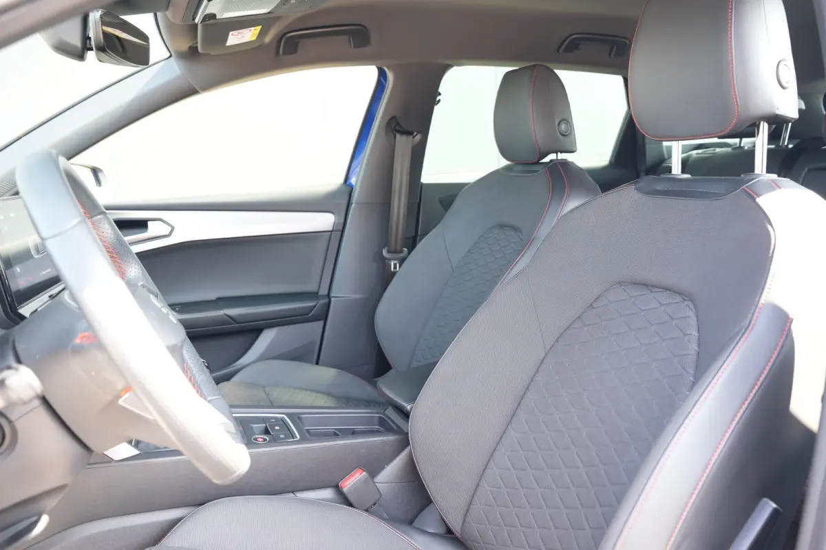 1.5 TSI 150pk FR Business Intense Dodehoek detectie | Navigatie | Carplay | Lichtmetalen velgen 18"