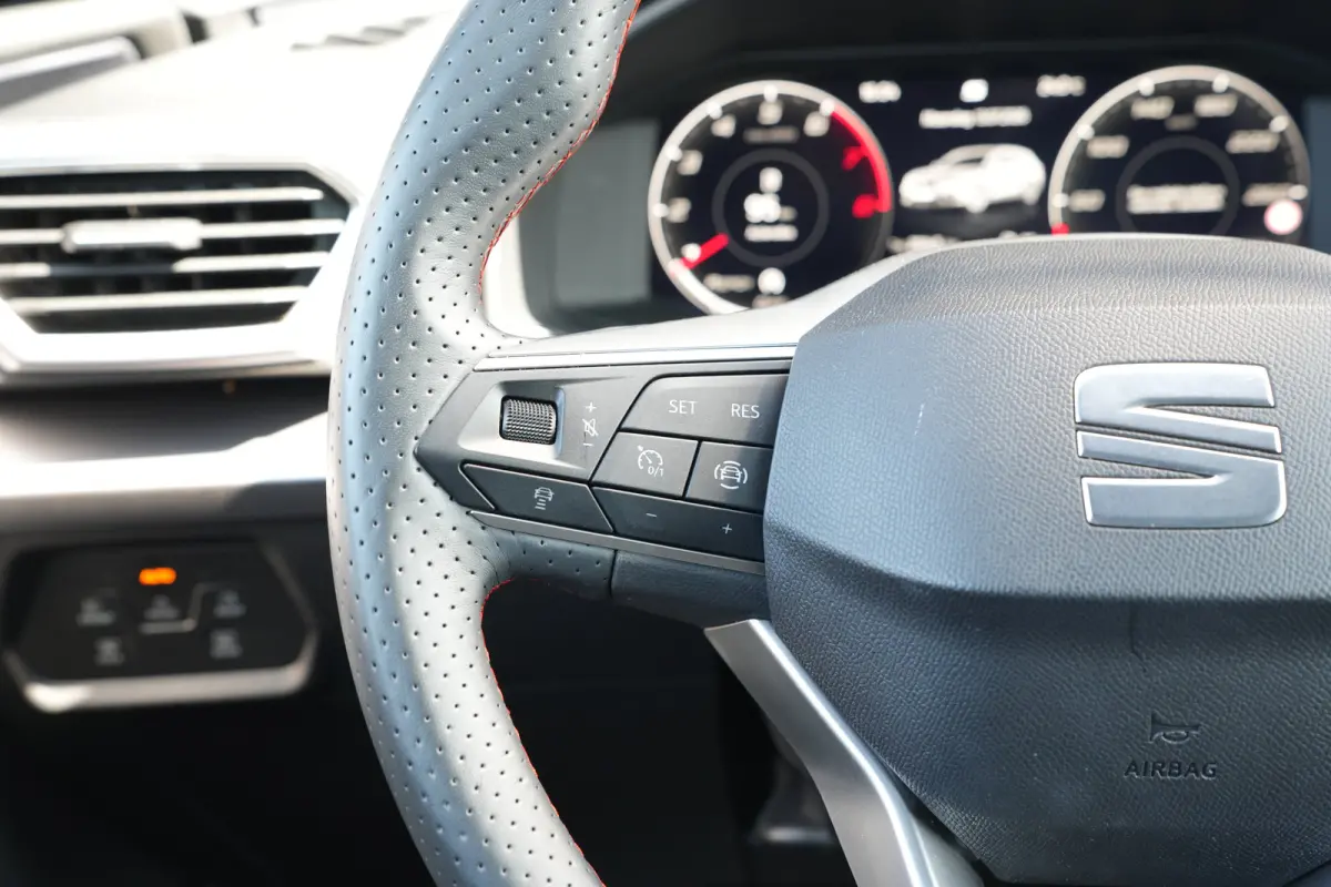 1.5 TSI 150pk FR Business Intense Dodehoek detectie | Navigatie | Carplay | Lichtmetalen velgen 18"