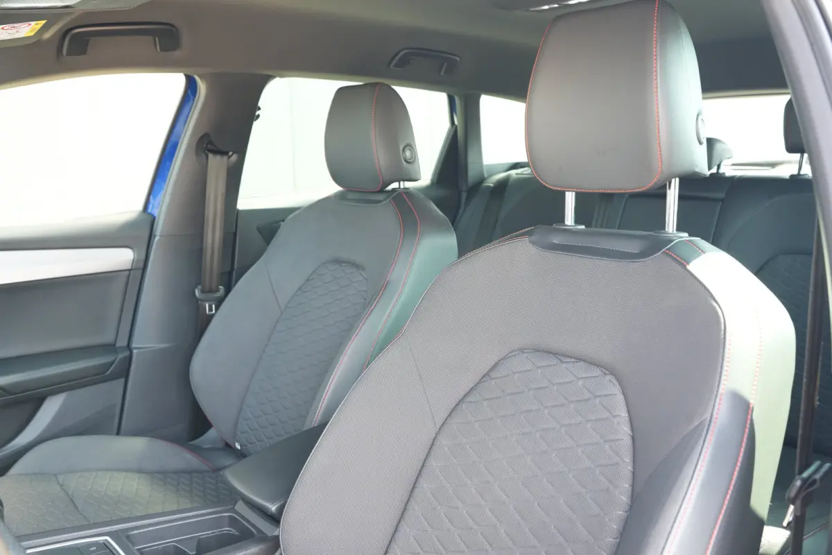 1.5 TSI 150pk FR Business Intense Dodehoek detectie | Navigatie | Carplay | Lichtmetalen velgen 18"