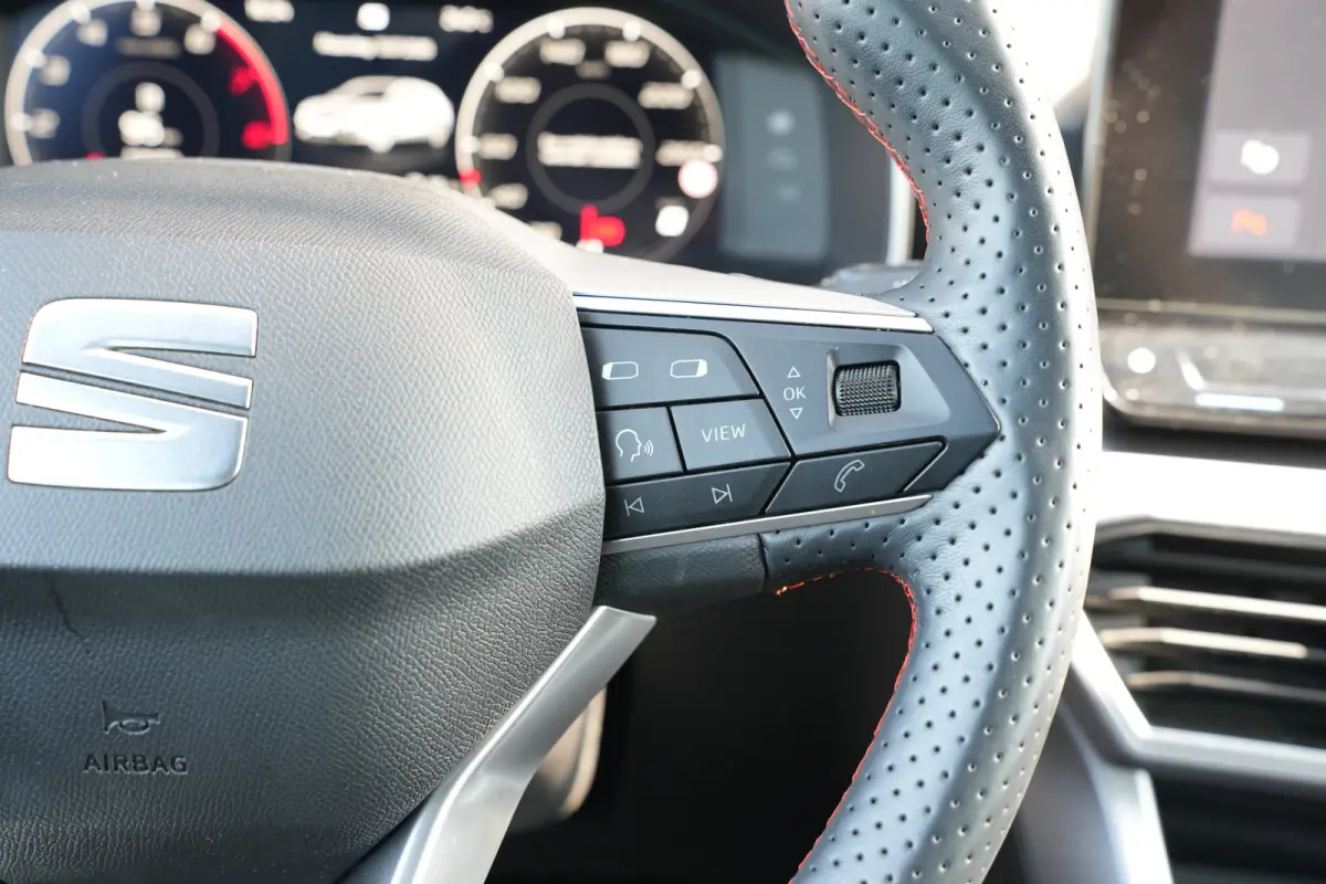 1.5 TSI 150pk FR Business Intense Dodehoek detectie | Navigatie | Carplay | Lichtmetalen velgen 18"