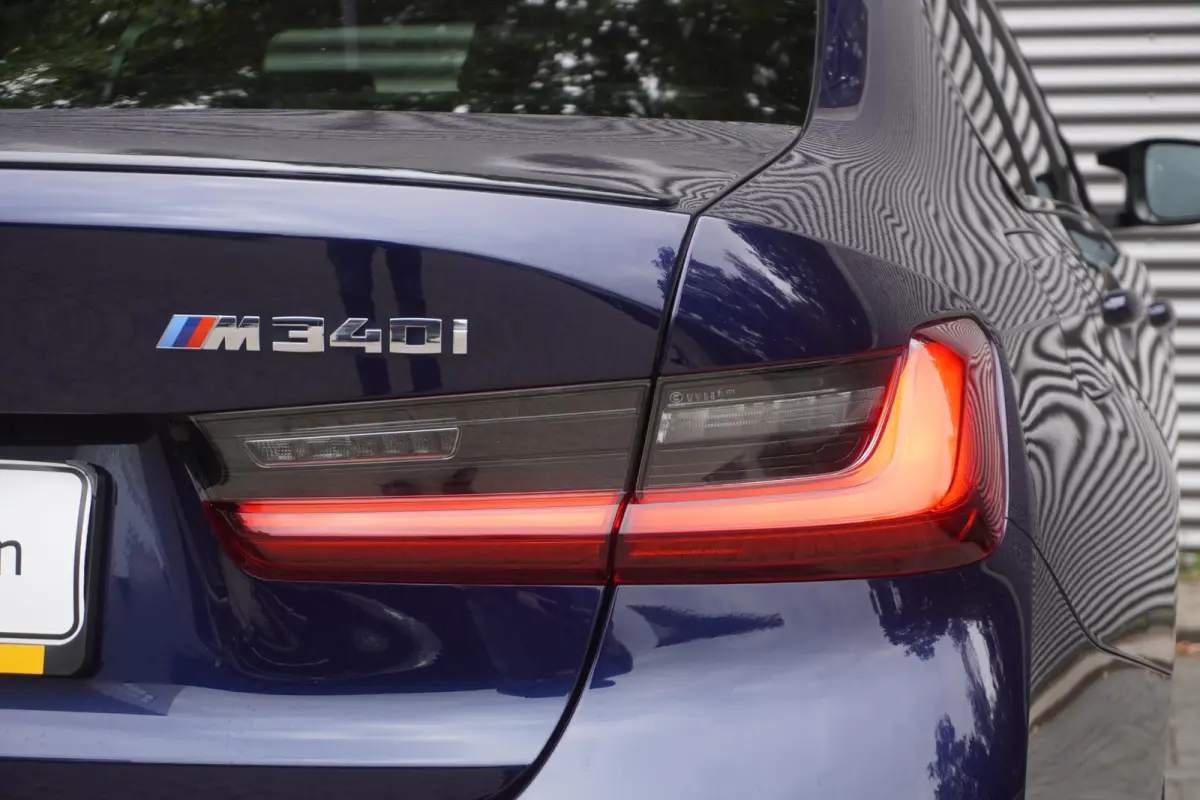 M340i xDrive | M Sportpakket Pro | Innovation Pack | Elektrisch bediend glazen schuif-/kanteldak | Trekhaak met elektrisch wegklapbare kogel | HIFI System Harman Kardon | Driving Assistant P