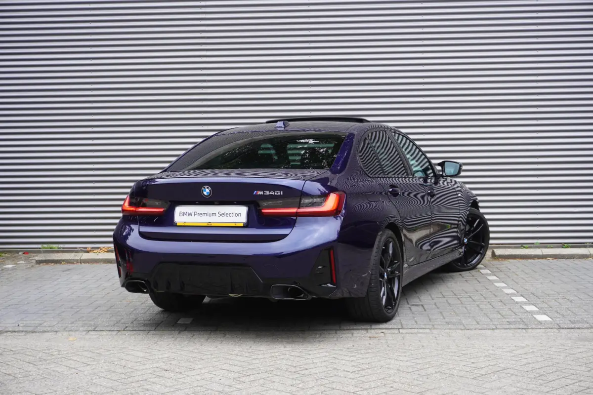 M340i xDrive | M Sportpakket Pro | Innovation Pack | Elektrisch bediend glazen schuif-/kanteldak | Trekhaak met elektrisch wegklapbare kogel | HIFI System Harman Kardon | Driving Assistant P